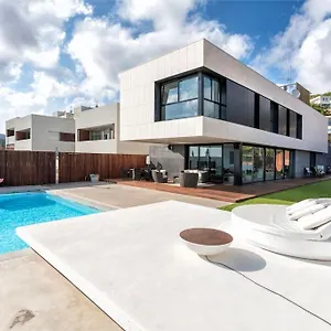 https://villa-la-blanca-luxury-villa-barcelona-costa-brava.catalonia-hotels.com